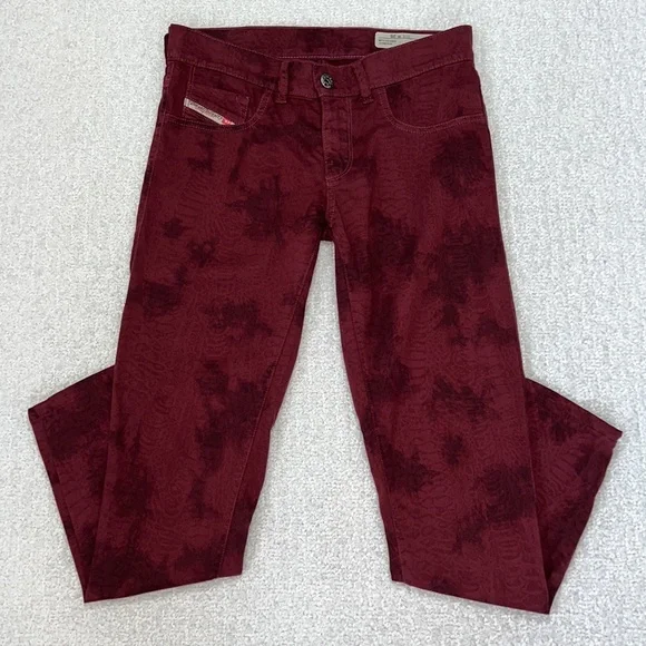 Diesel Industry Denim Livier-SP Super Slim Jegging
Stretch Low Waist Bordeaux - Picture 10 of 10